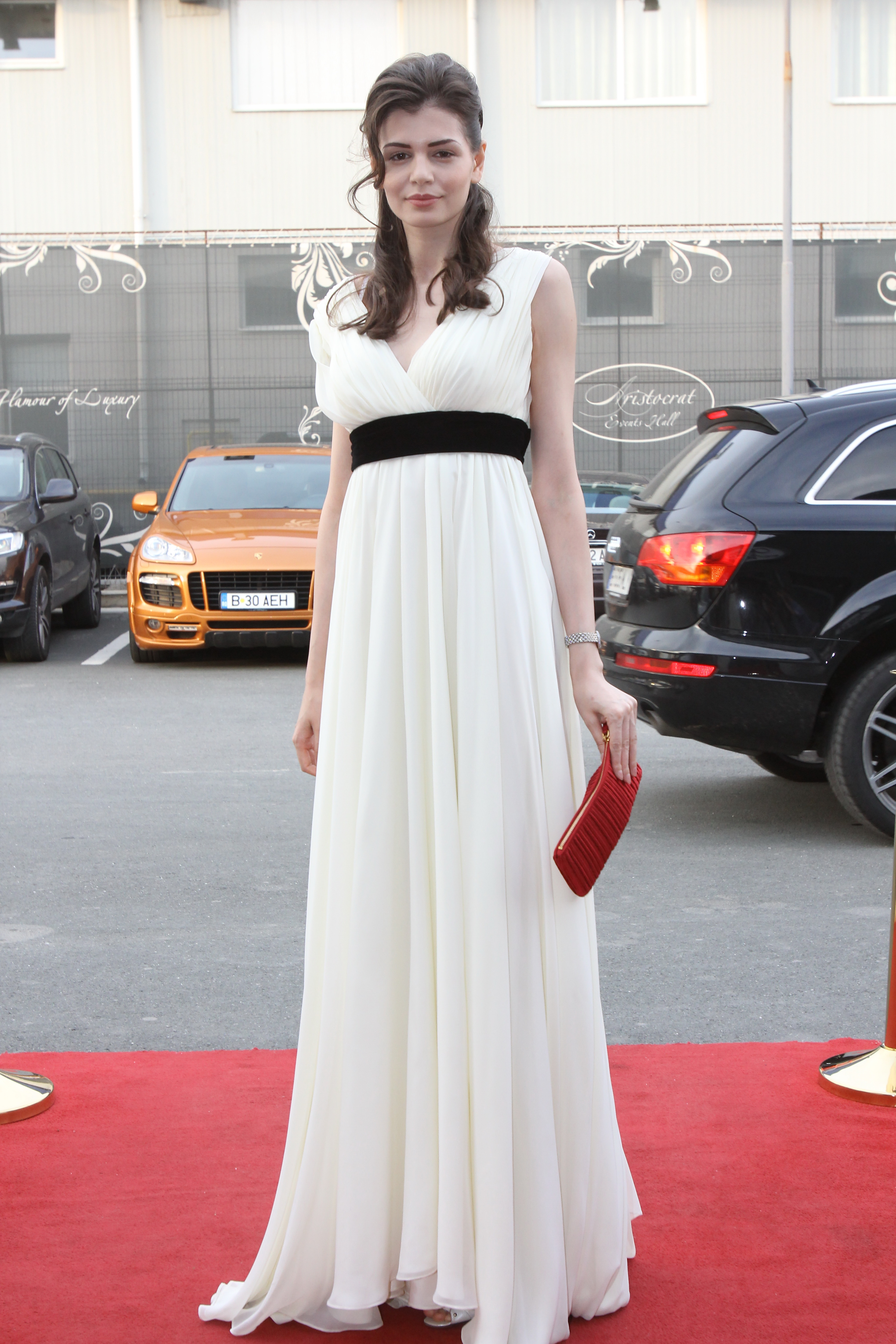 Monica nu a lasat pe nimeni sa o pupe pe obraz