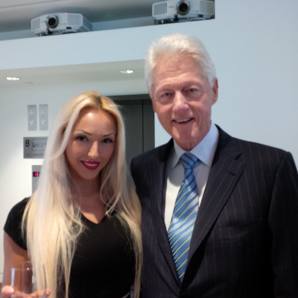 Alexandra Harra alaturi de Bill Clinton