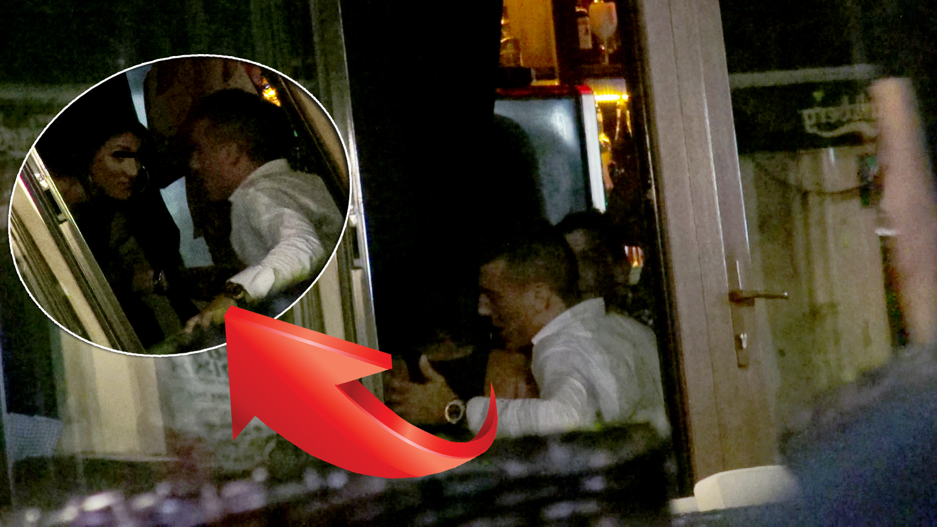 Mai intai, fotbalistul si-a incercat norocul la o bruneta focoasa, dar tanara l-a parasit dupa niciun sfert de ora de conversatie presarata cu atingeri 