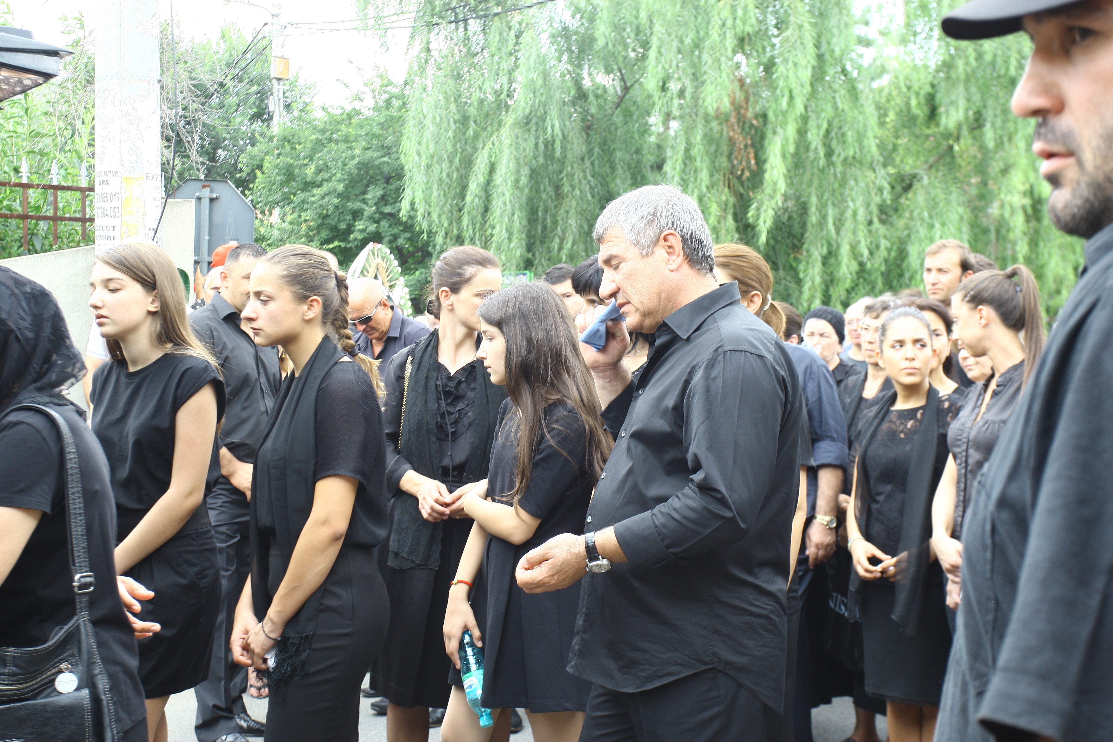 Victor Becali de-abia s-a abtinut sa nu planga