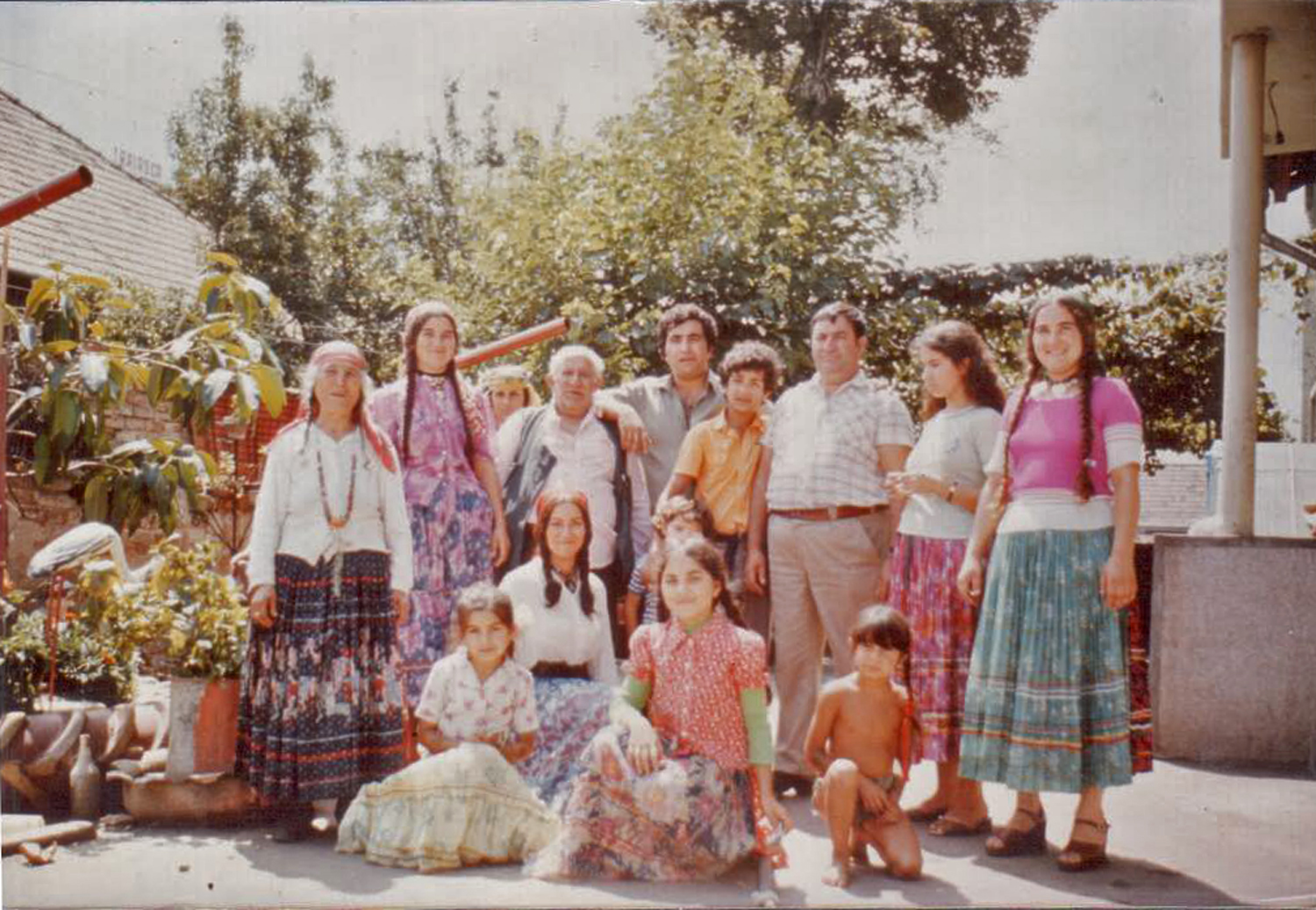 Familia Cioaba, inlusiv Ioan si fiul sau, Florin, actualul rege