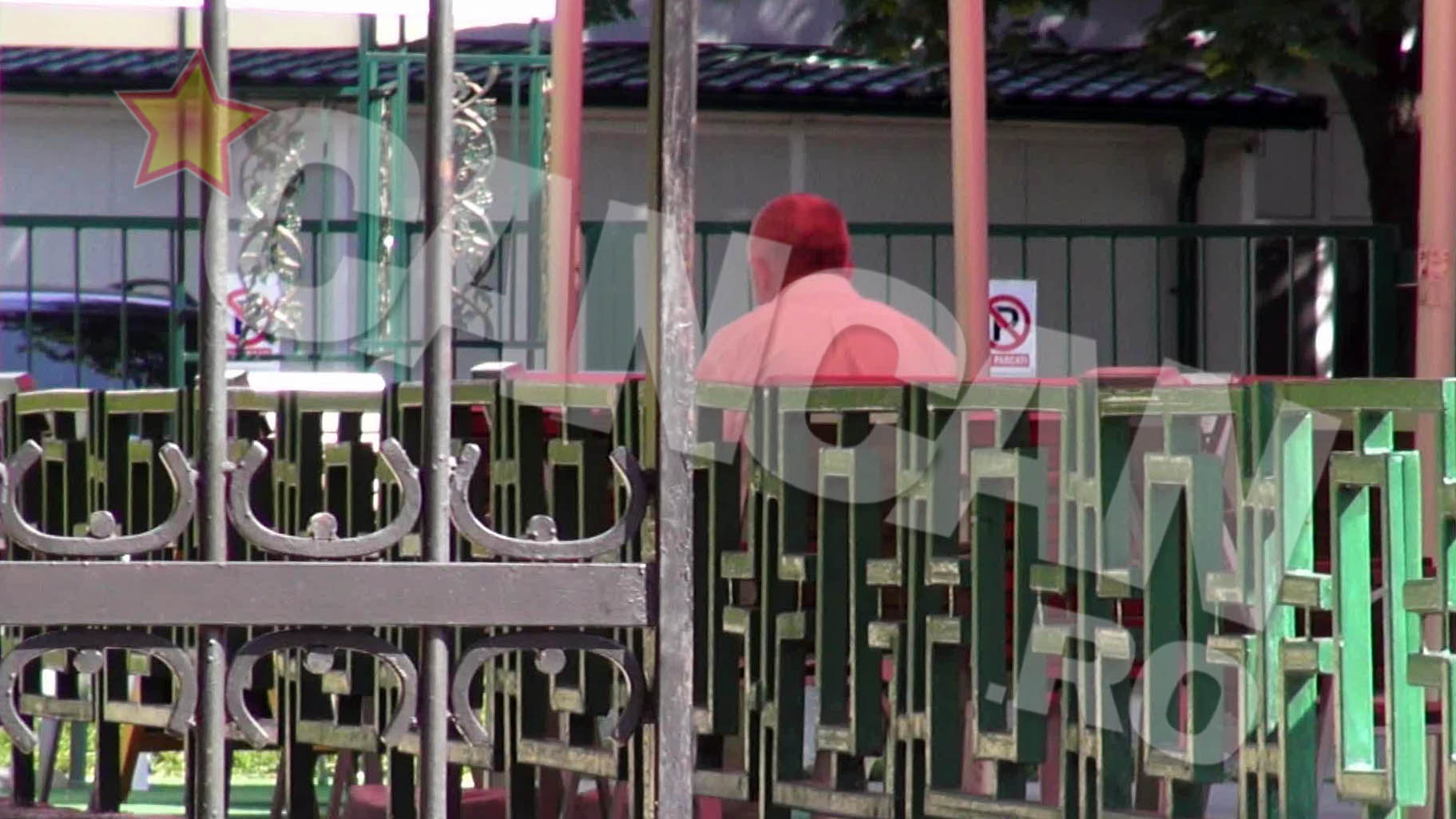 Prima zi din viata de milionar e petrecuta in solitudine. Romanul care a castigat 11 milioane la loto se aseaza la terasa unui restaurant din Galati si bea o bere.