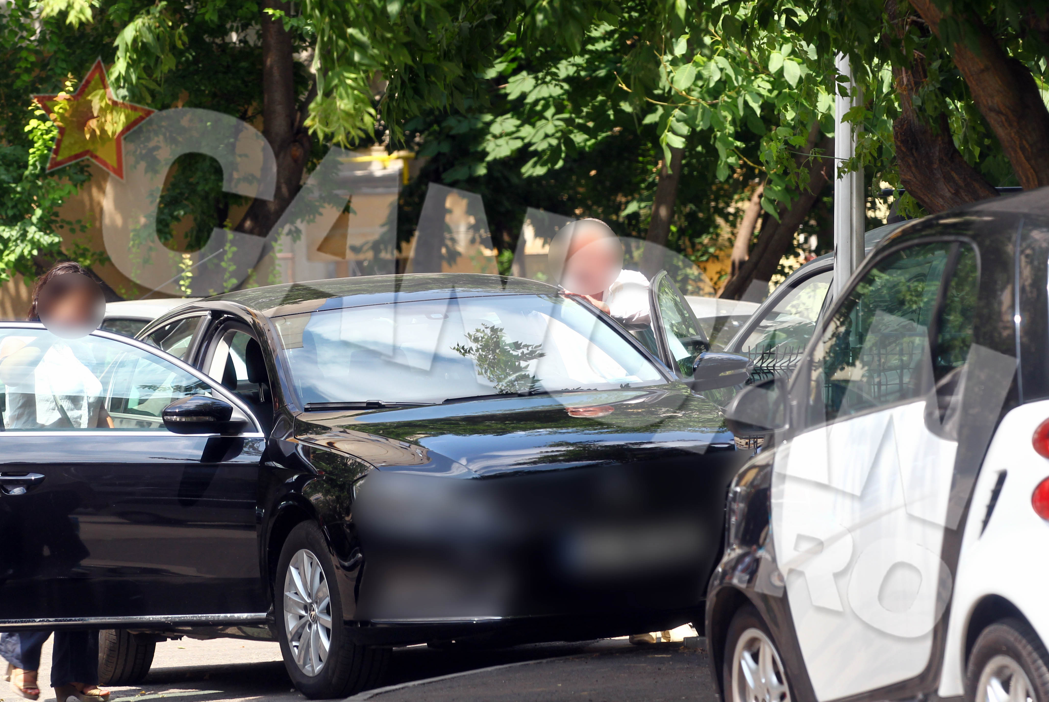 Cu conturile pline si sufletele zburdand de fericire, milionarul si fiica lui se urca in masina si se indreapta spre Galati