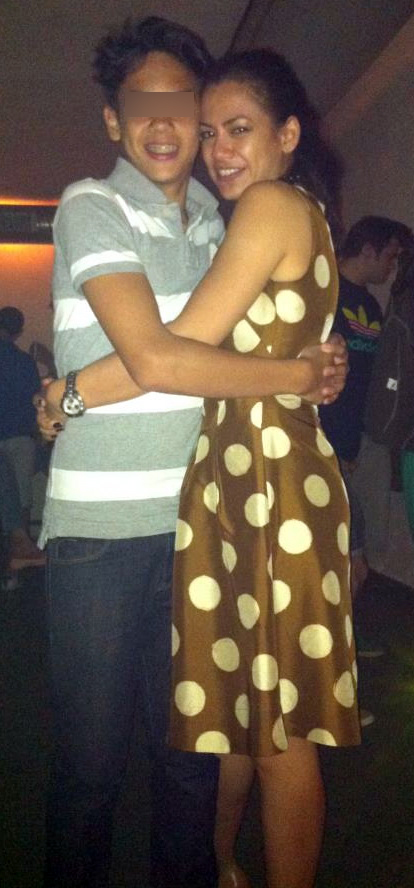 Sana Hendartono-Cipaianu, impreuna cu fiul ei Alex, pe care il are din urma casatoriei cu Dragos Constatinescu (sursa foto: facebook.com)