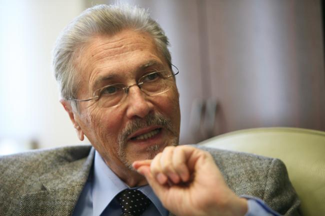 Divortul fiul sau a fost un soc pentru Emil Constantinescu. Dragos a marturisit ca parintii lui n-au stiut cand a depus actele la Judecatorie, afland mult mai tarziu