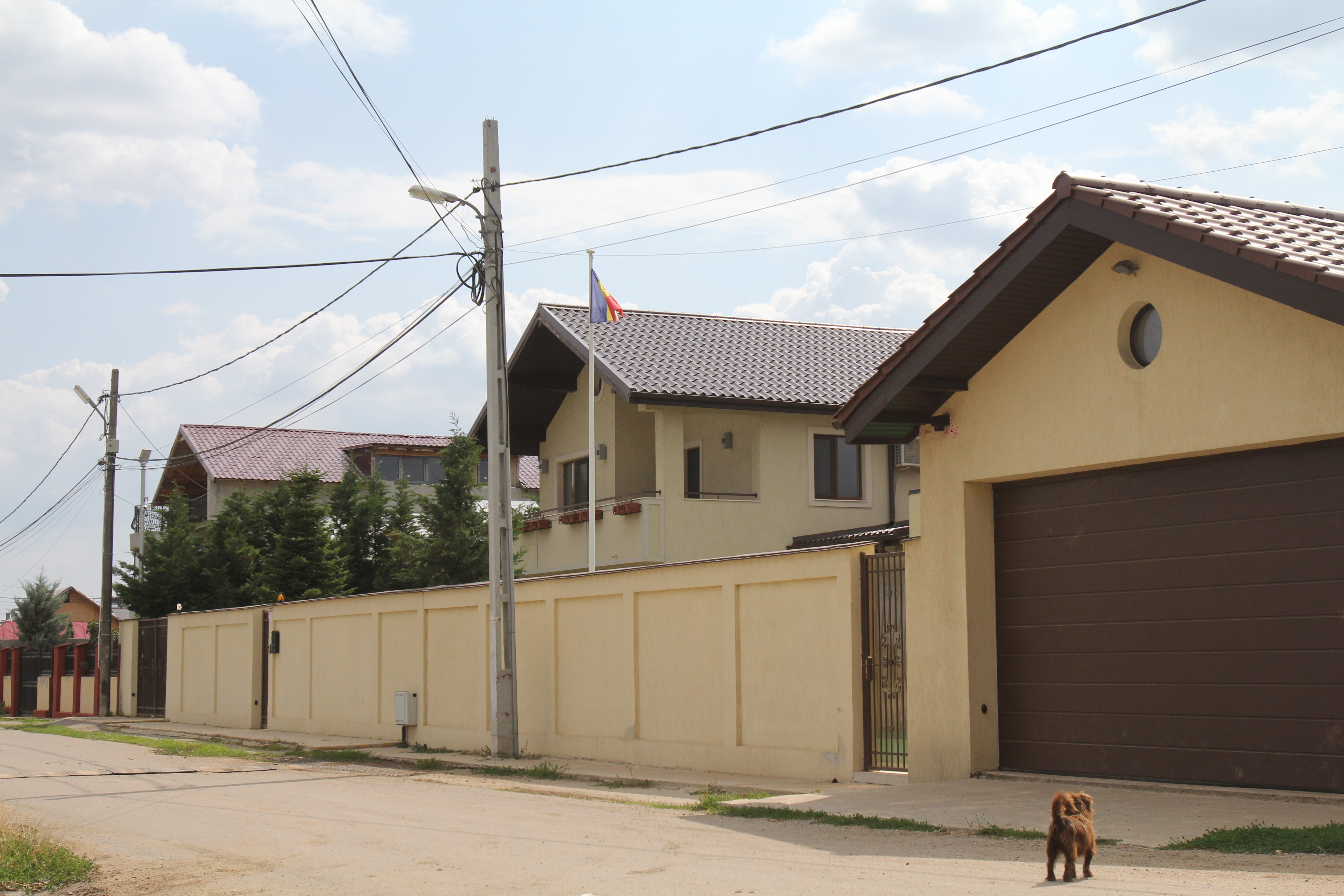 Aceasta este casa pe care a construit-o pentru parintii sotiei