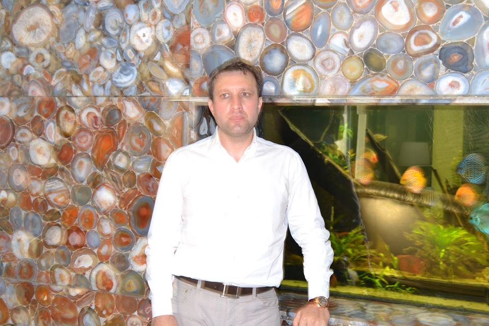 Nae Nicolae si-a impanzit casa din Pipera cu acvarii sursa foto: sportilfov.ro