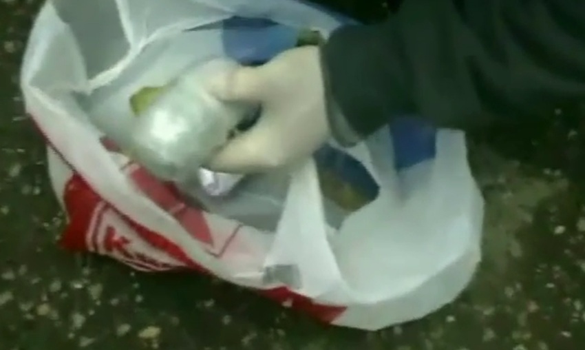 Droguri ascunse in borcane cu branza