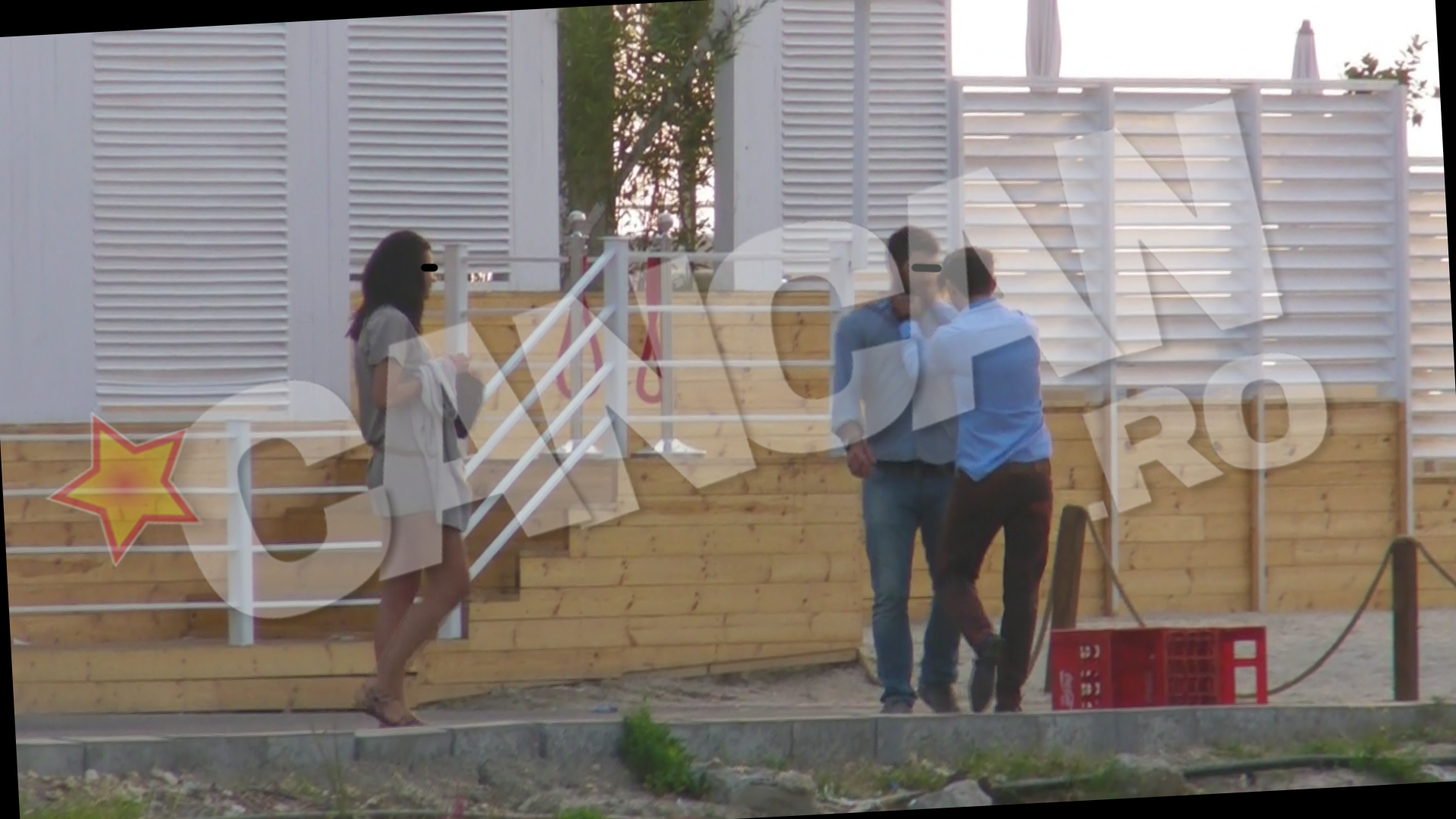 Bataia a inceput usor, cu cei doi protagonisti impingandu-se