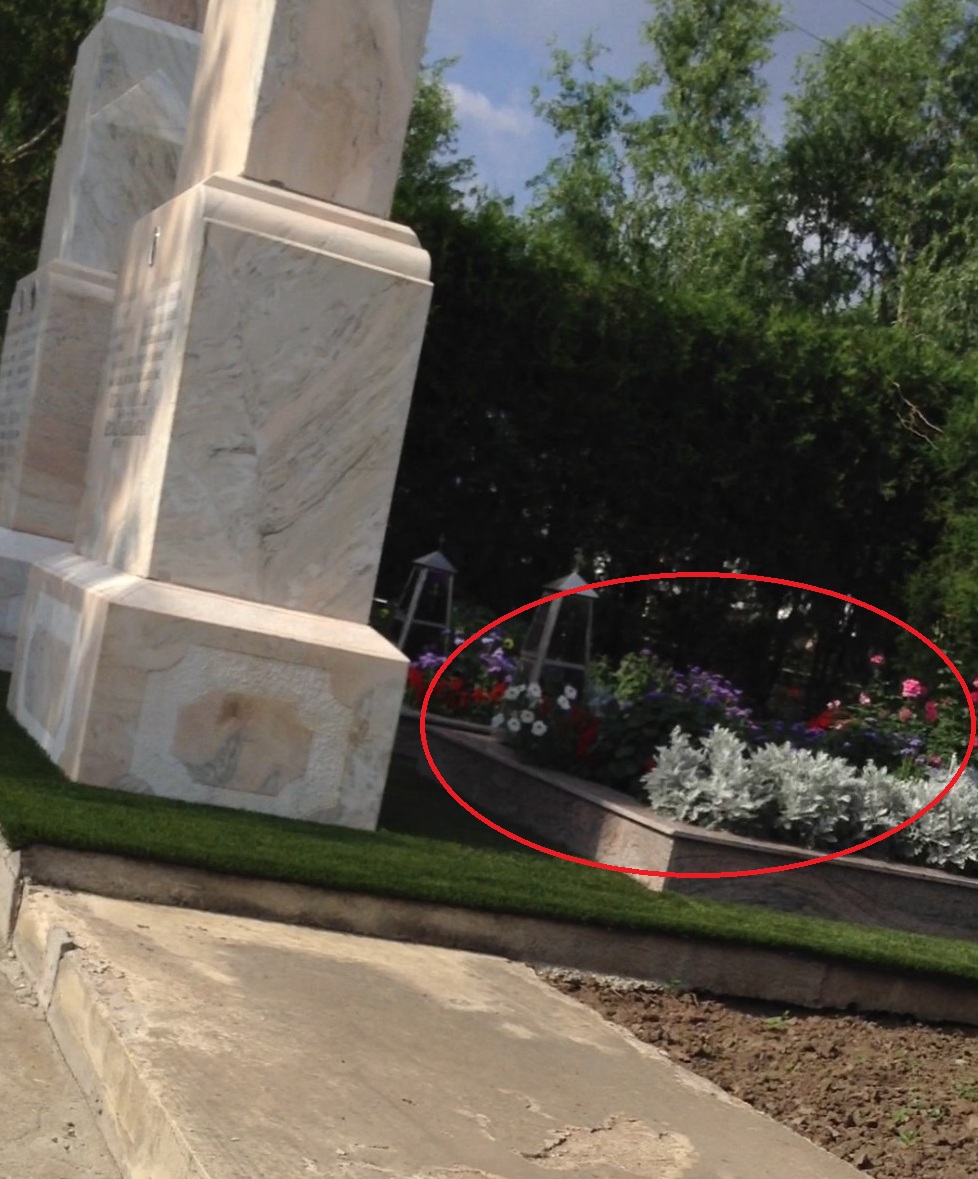 Angajatii cimitirului Pipera sustin ca Becali isi doreste sa fie ingropat langa parintii lui