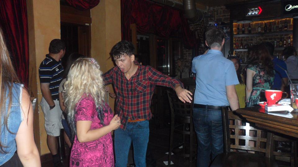 Blonda care i-a furat mintile lui Robert