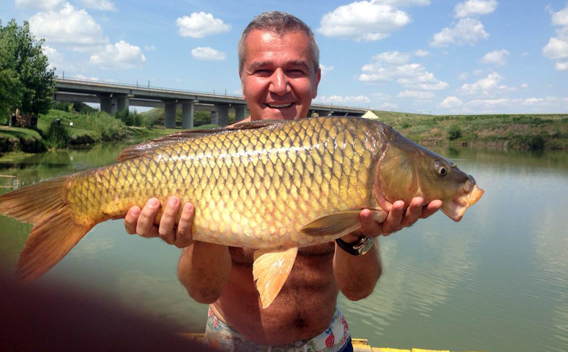Dan Bittman este mandru de captura facuta(foto:facebook)