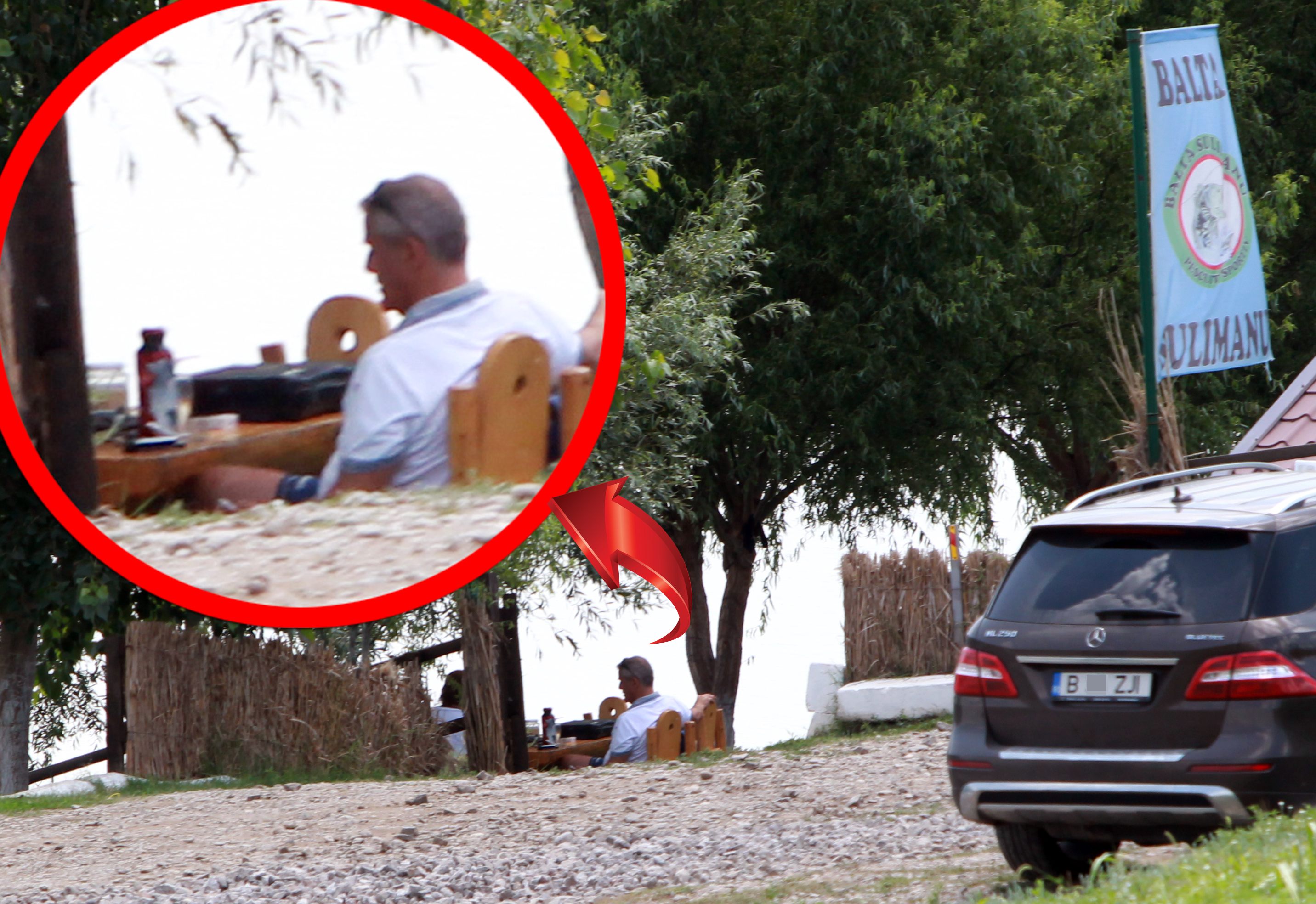 Solistul trupei Holograf se relaxeaza pe balta din judetul Calarasi