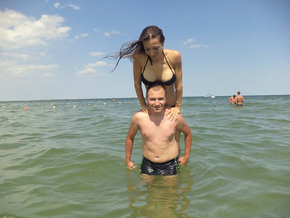 Sutienul aproape i-a plesnit la aceasta saritura