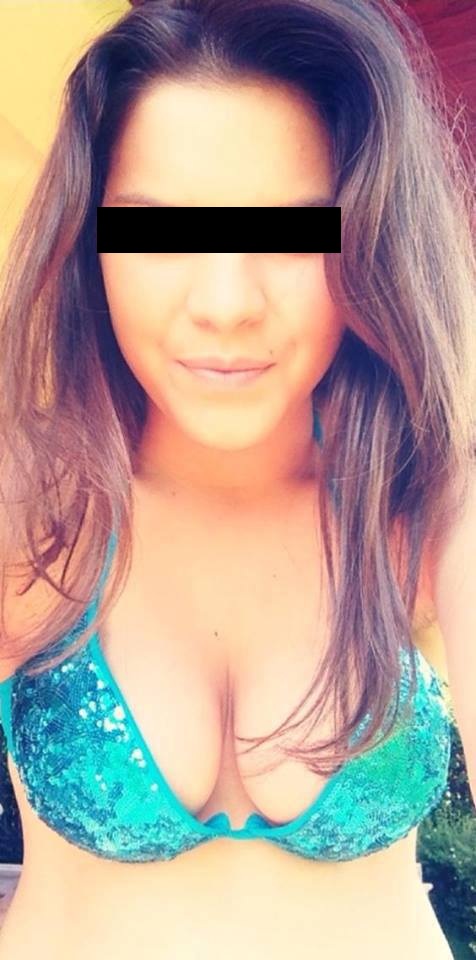 Georgiana Cornu pozeaza sumar imbracata