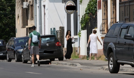 Dana Nicolaescu se indreapta spre gradinita sa