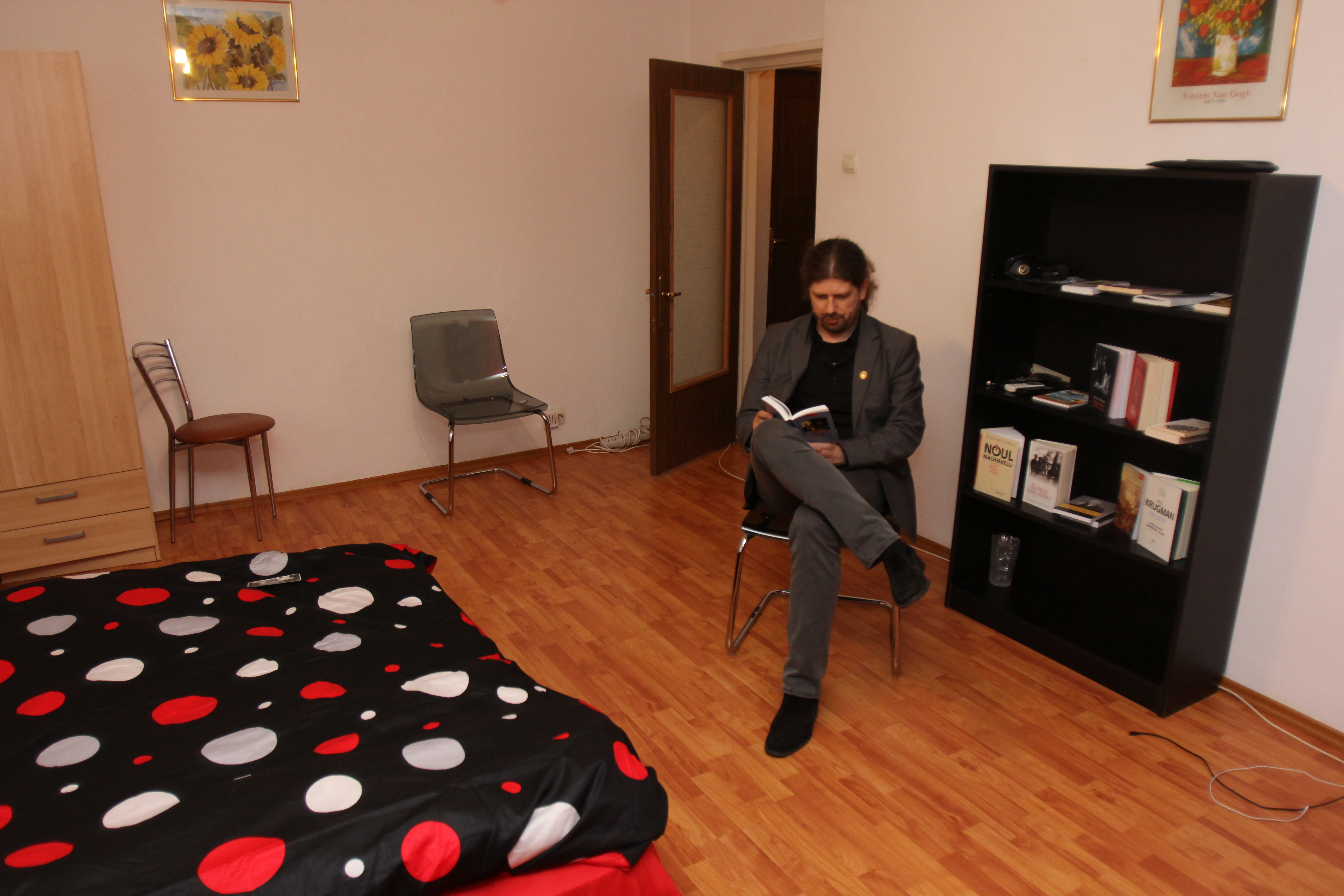 Remus Cernea sta intr-o garsoniera inchiriata