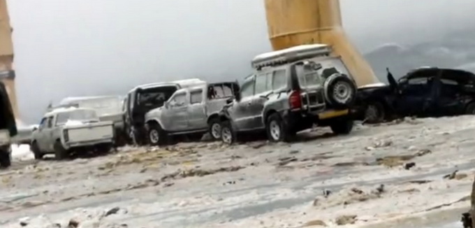 Vaporul care transporta masinile a fost surprins de o furtuna violenta