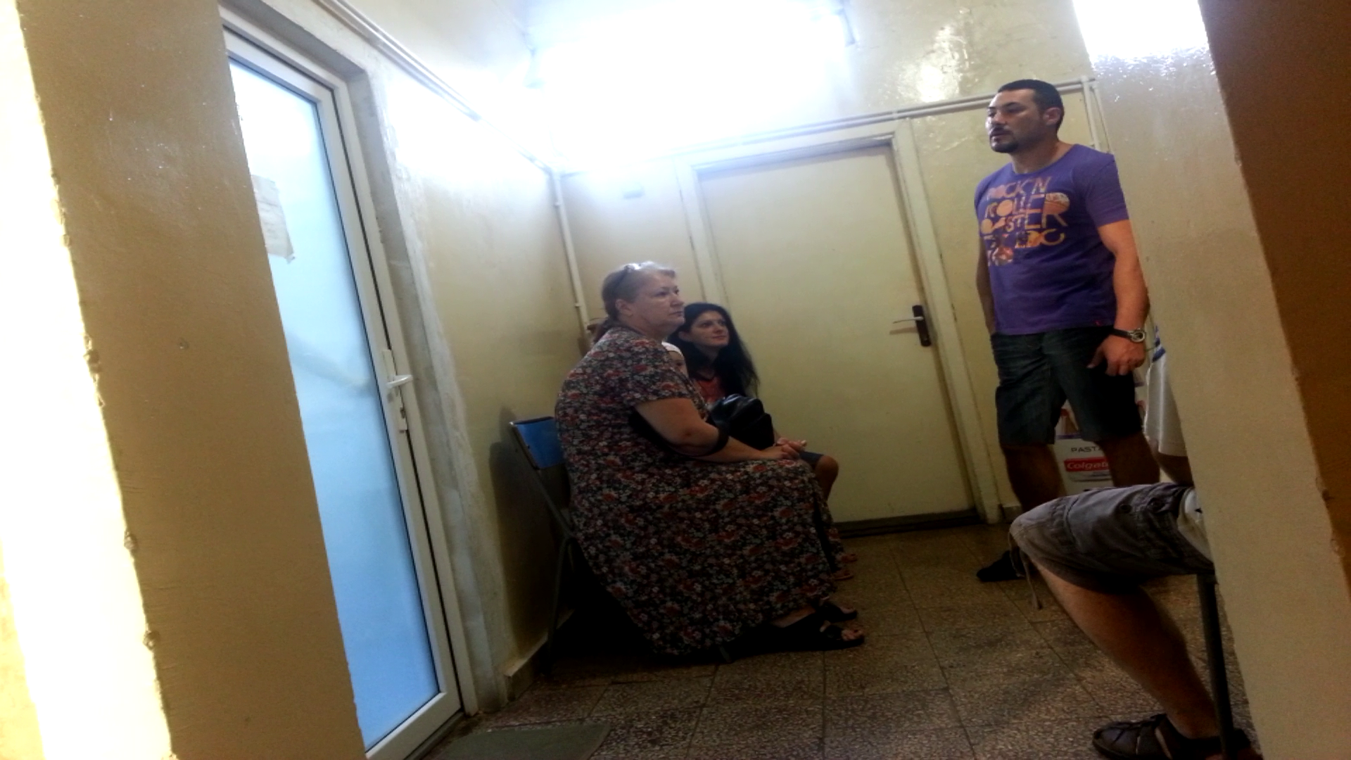 Mama lui Victor Slav, la stomatolog cu nepoata