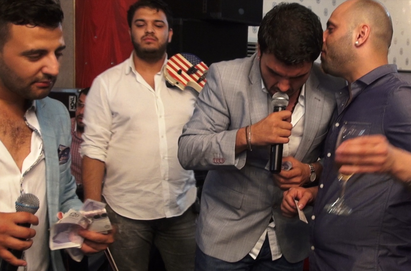 Momentul in care lautarii au regretat ca au doar doua maini