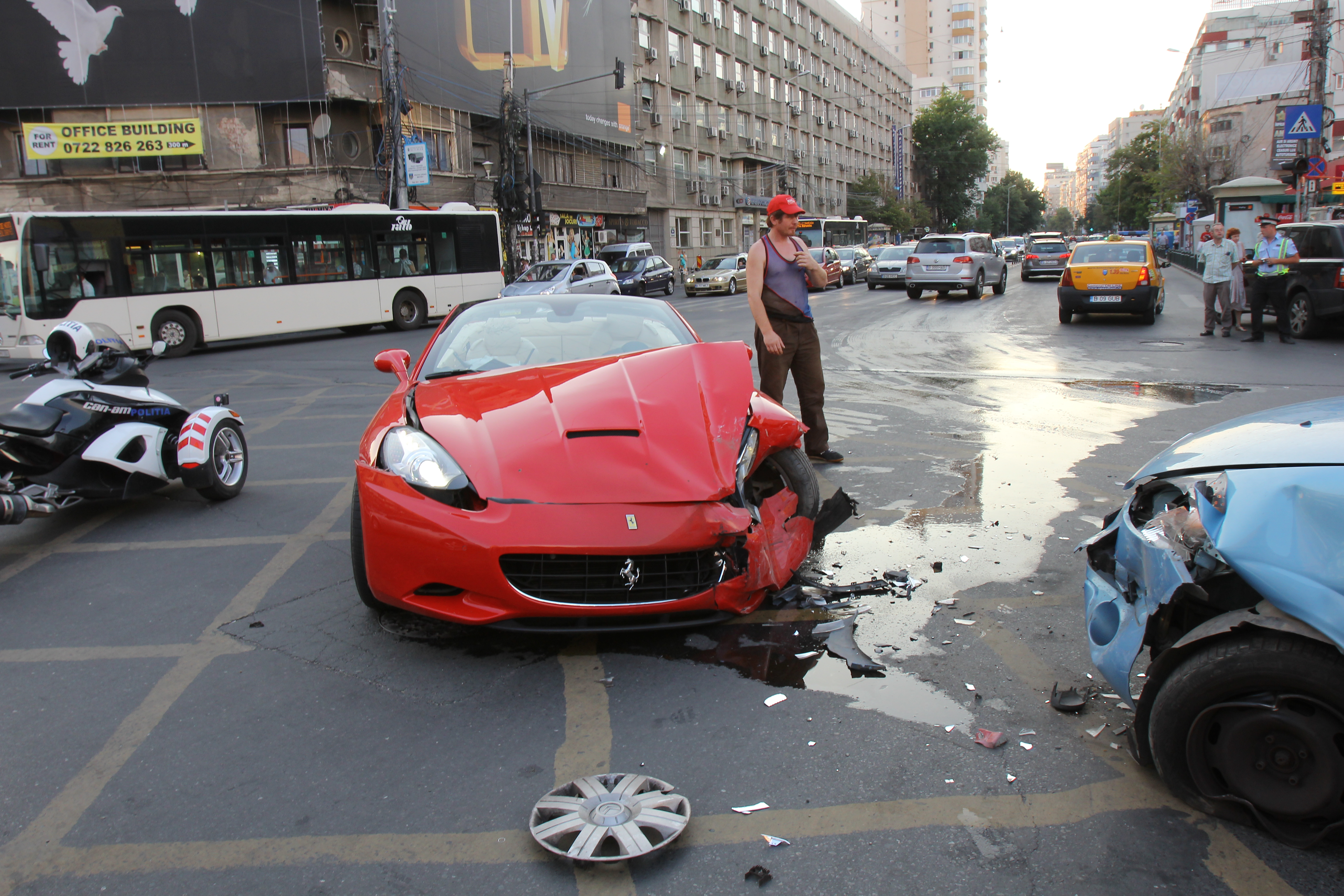 Asa arata bolidul manelistului dupa accident