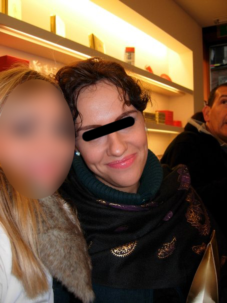 Laura Barbici (dreapta) lucreaza in cadrul Ministerului Afacerilor Externe