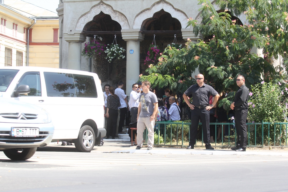 Garzile de corp au fost in vegheat toata inmormnatarea