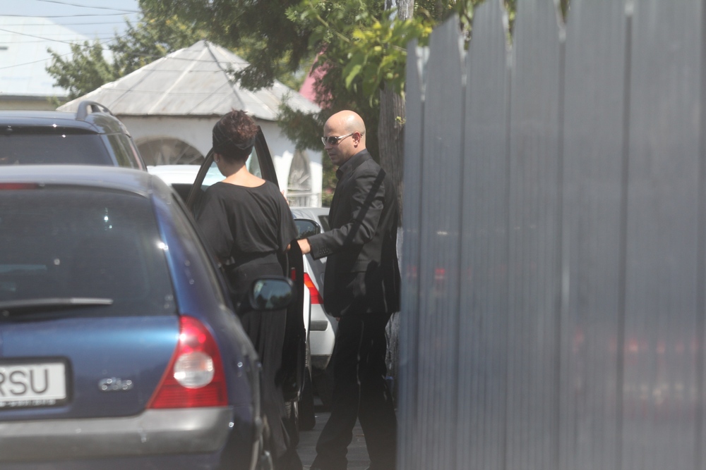 Vlad nu a lasat-o nici o secunda singura pe Giulia