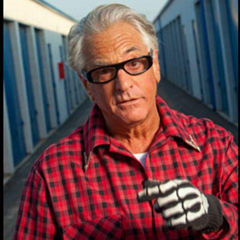 Barry Weiss este cel mai bogat membru al echipei dar banii nu provin din depozite abandonate