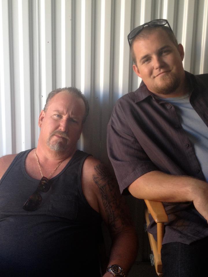 Darrell Sheets si fiul sau Brandon apar impreuna in emisiune si sunt parteneri de afaceri si in viata reala