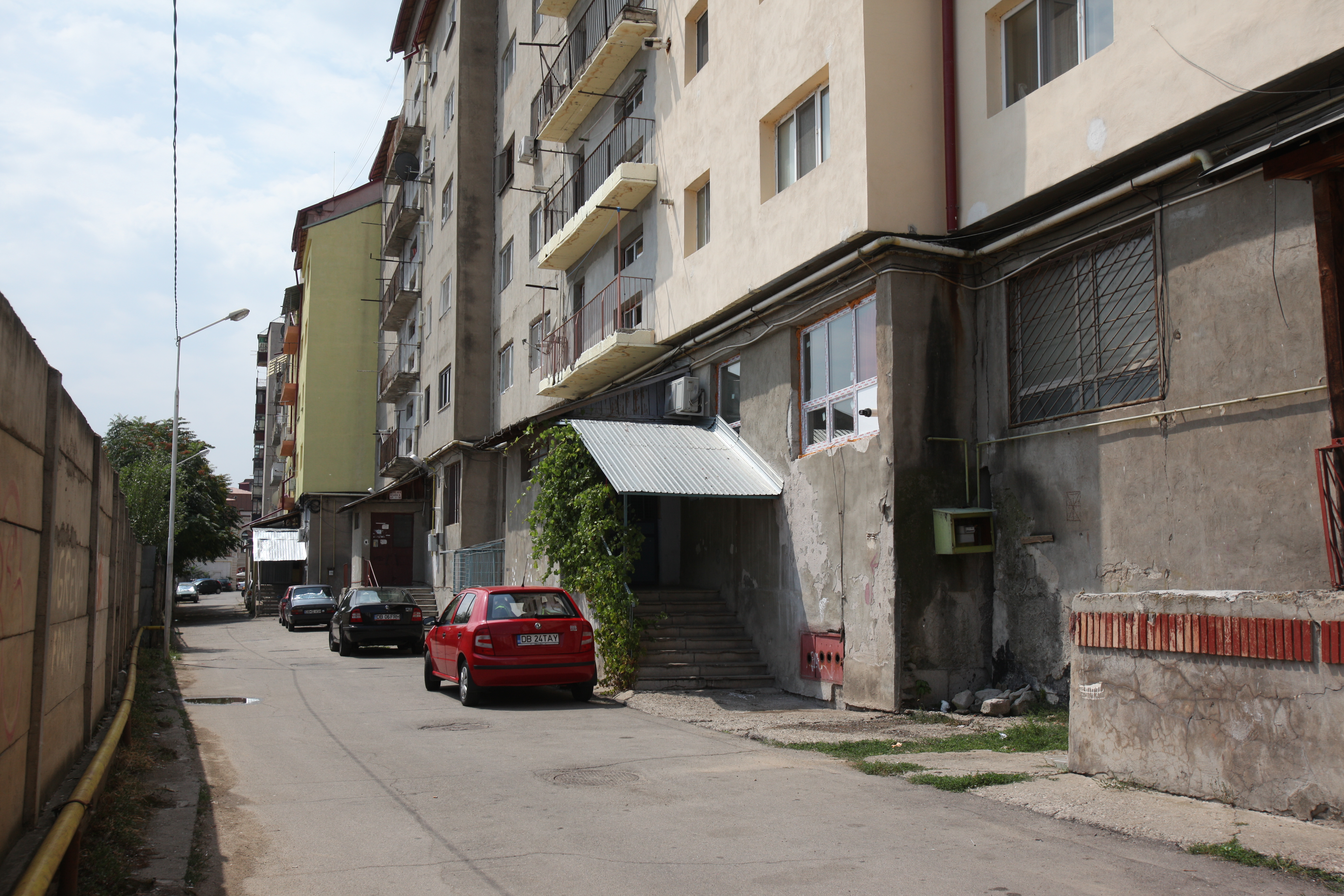 Intrarea in blocul situat in centrul orasului Targoviste