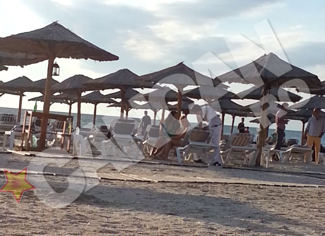 Acelasi ghinion l-a avut si la fetele de pe sezlong