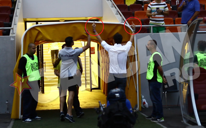 Inainte sa intre in tunelul de acces, Meme le-a aratat fanilor lui Dinamo degetele mijlociii ale mainilor. Imediat, 