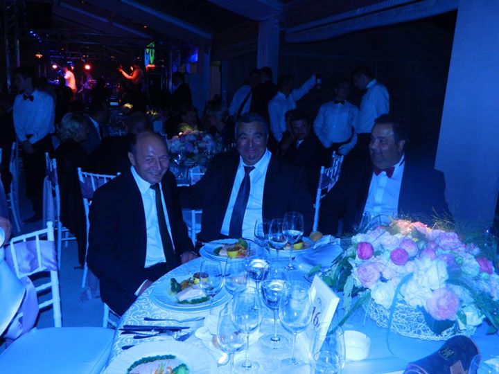 Anul trecut, la nunta Elenei Basescu, alaturi de fiul sau, Dorin, si de presedintele Traian Basescu