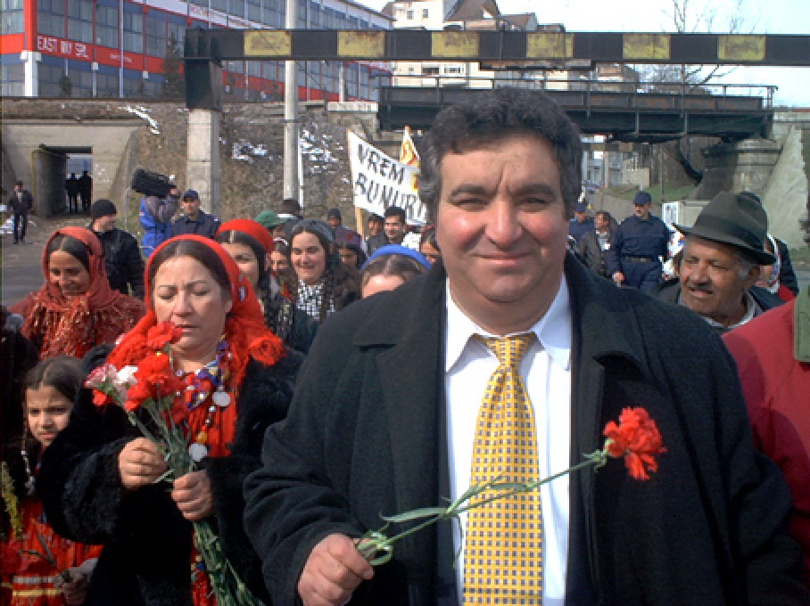 IN 2002, la Sibiu, la un mars pentru pace organizat cu ocazia Zilei Internationale a Rromilor.