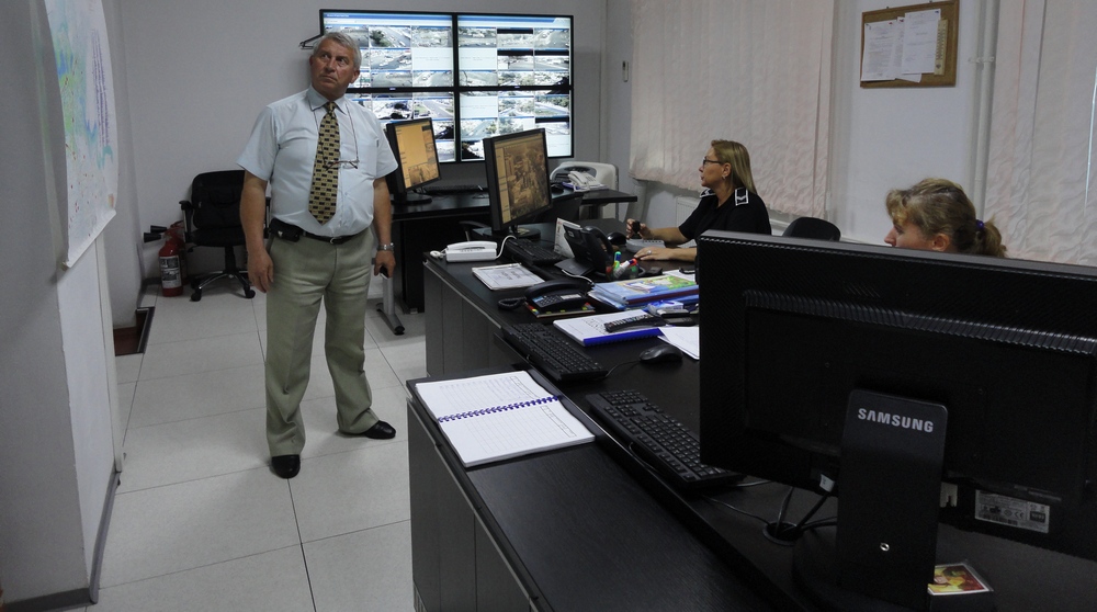 Directorul general al Politiei Locale Sector 2, Aurel Dobrila, supravegheaza camerele video