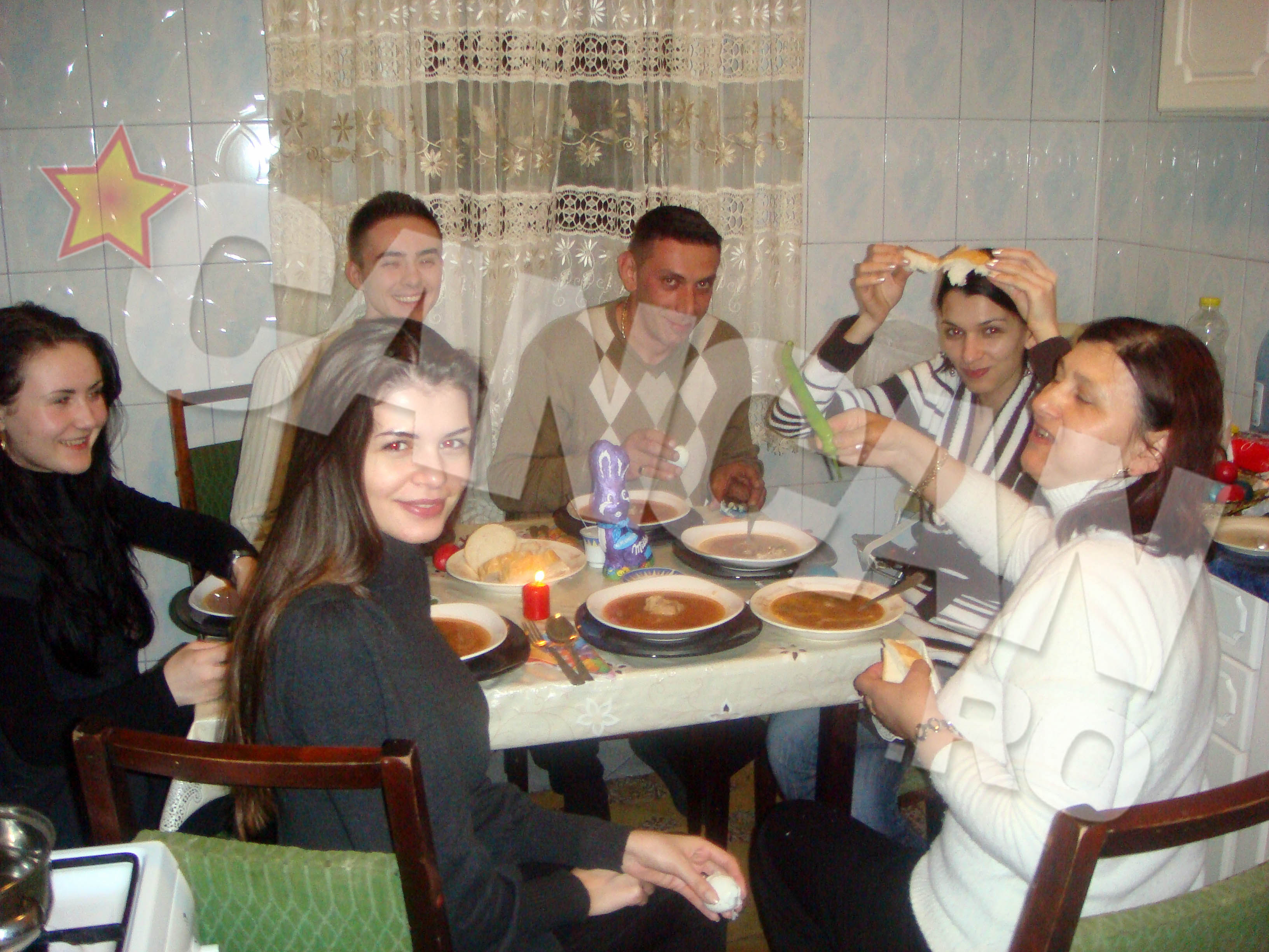 Masa de Paste, in familie, in vechiul apartament parintesc din Bacau