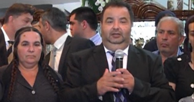 Dorin Cioaba alaturi de mama sa (foto:rtv.net)