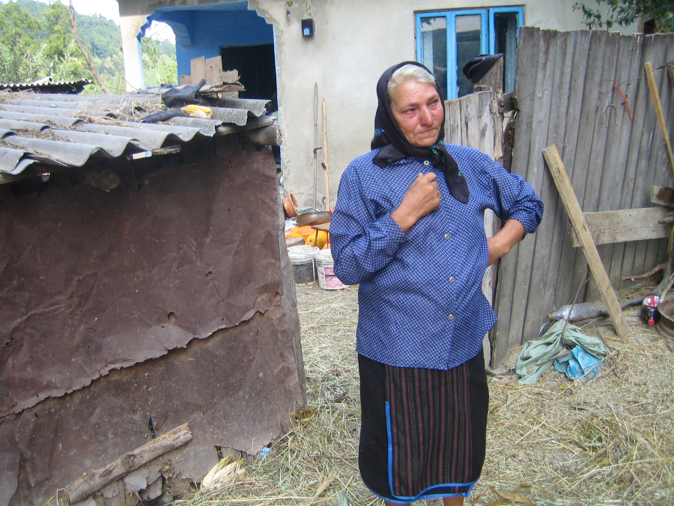 Sora Veronicai Bulai, Maria, locuieste in satul Fundu Racaciuni, Bacau
