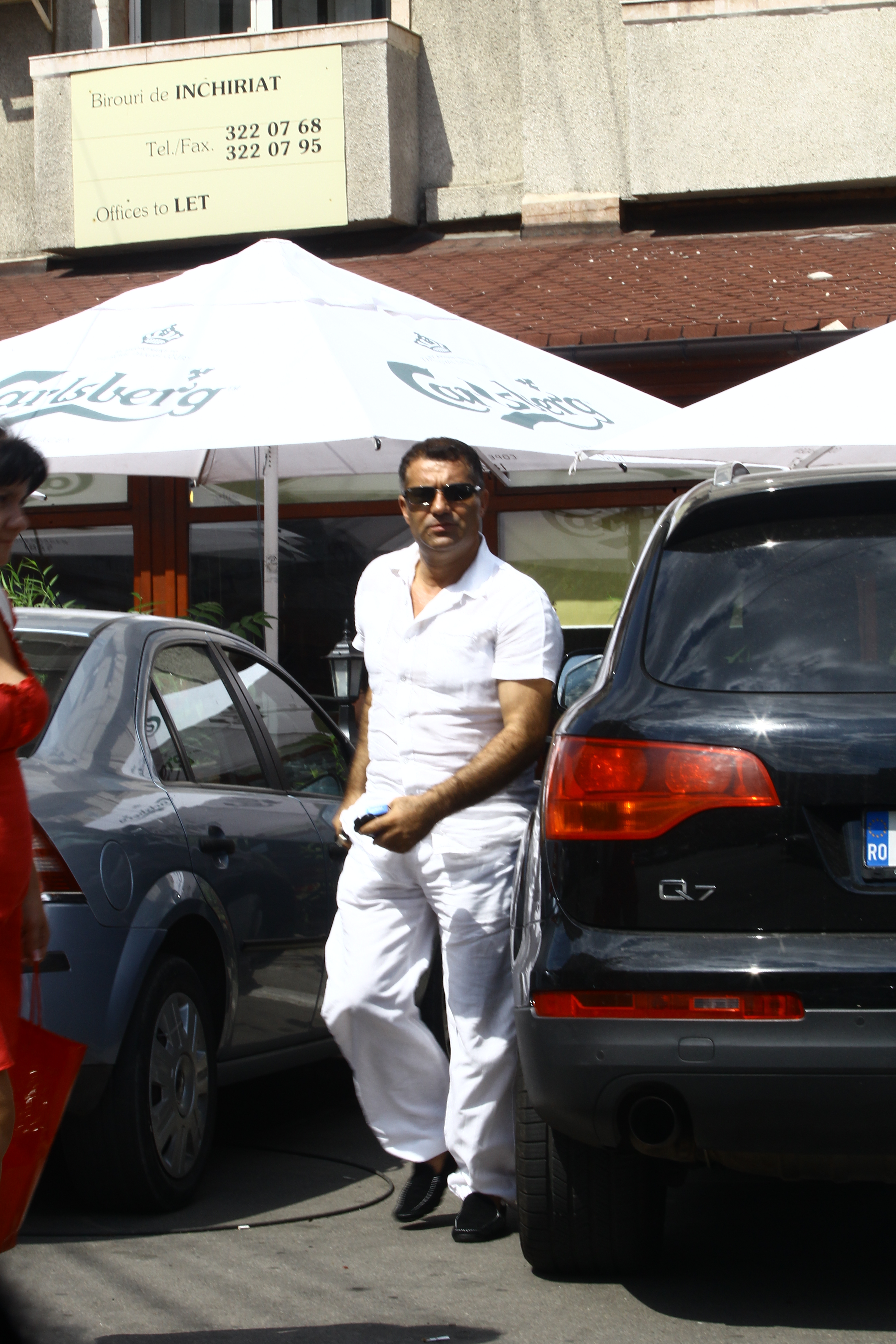 Ionita de la Clejani a slabit considerabil si nu se fereste sa se imbrace in alb