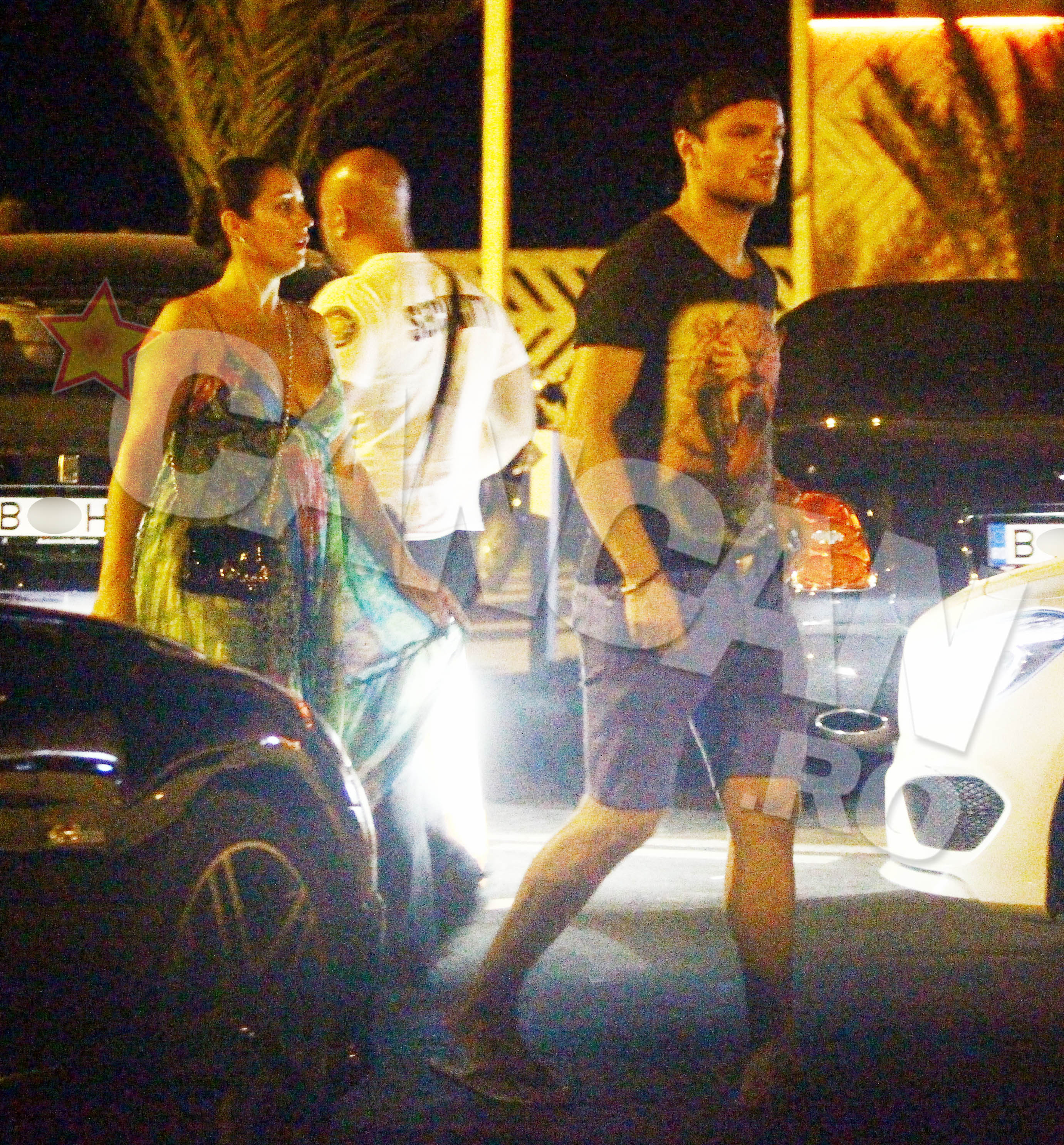 ... Seara, cei doi isi rezerva timp pentru distractie!