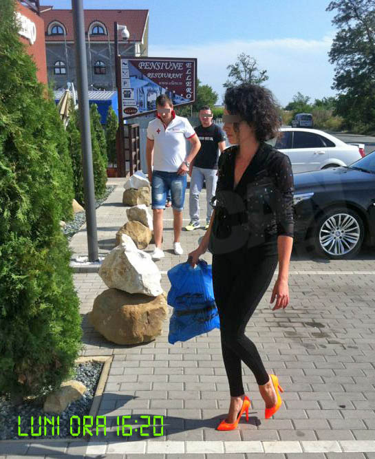 Desi a fost chemata la parastas, o prietena de-a surorilor Gabor a optat pentru o tinuta cel putin extravaganta