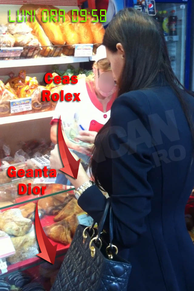 Ramona Gabor si-a etalat “bijuteriile” de mii de euro in timpul pregatirilor pentru pomana