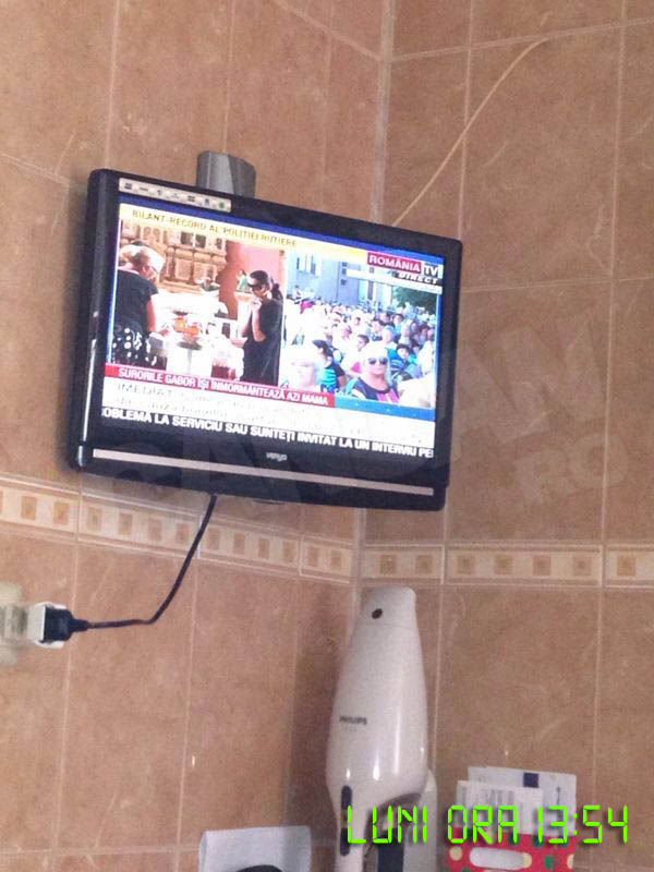 Familia a vrut sa vada cum “da” inmormantarea la televizor