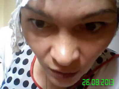 Laura transmite foarte nervoasa pilde, concluzii triste, axiome personale, critici dure si sfaturi naucitoare