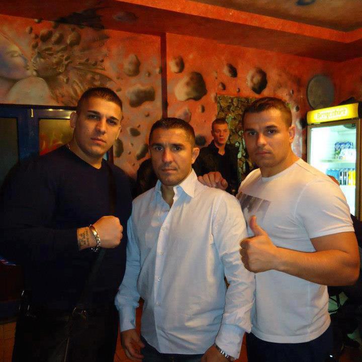 Fratii Corduneanu nu s-au sfiit sa-si arate muschii si pe internet