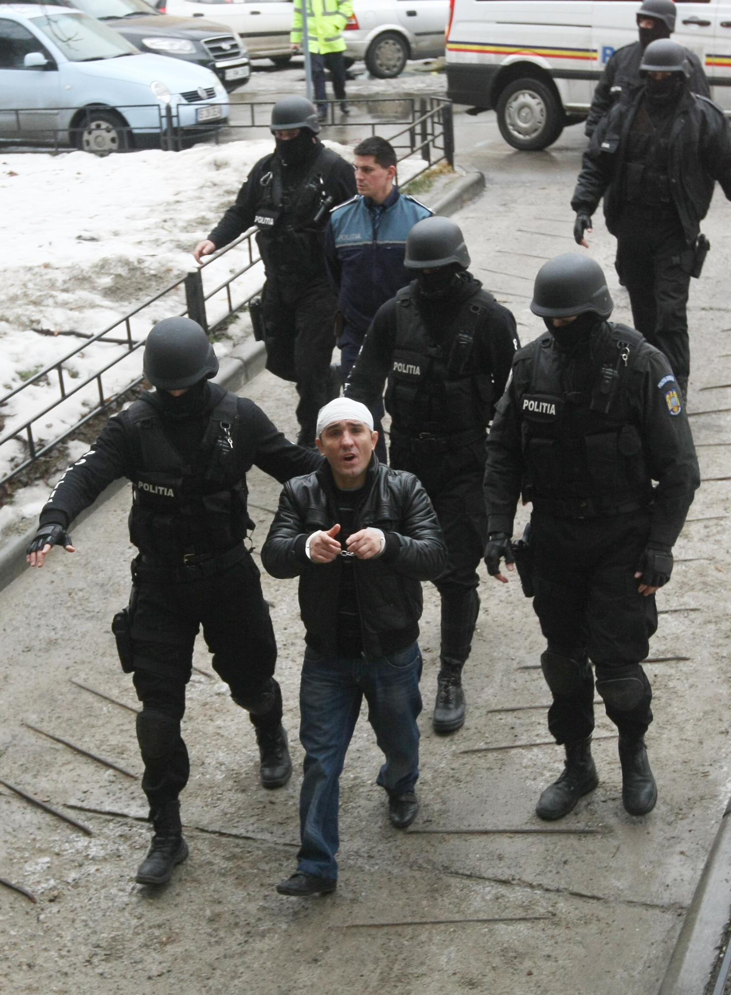 La fiecare arestare, fratii Corduneanu au fost adusi cu o armata de mascati