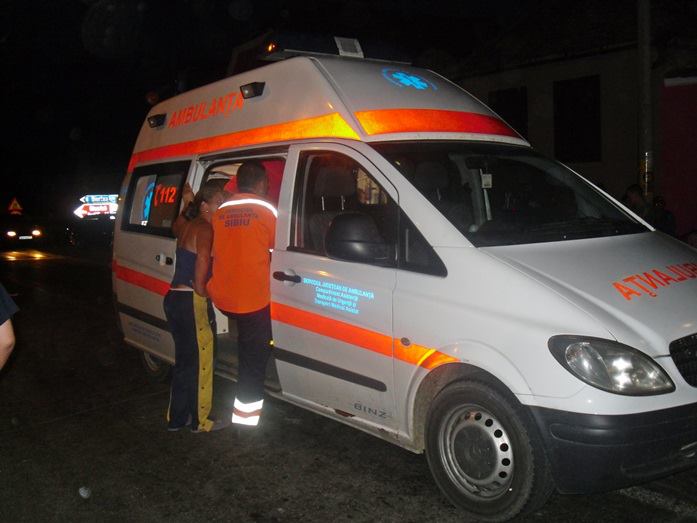 Una dintre victime a fost reuscitata de medicii de pe Ambulanta sursa foto: www.sibiu100.ro