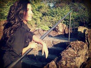 Vrea sa se intoarca in tara si sa-i invete pe romi sa nu se mai casatoreasca de la varste fragede