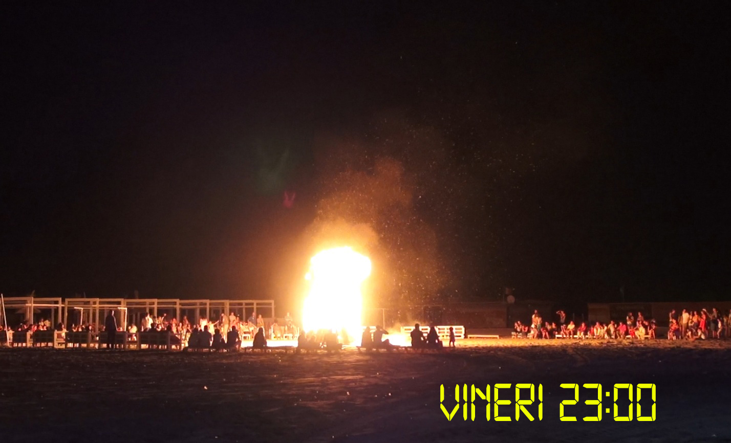 Focul de tabara a atras sute de turisti